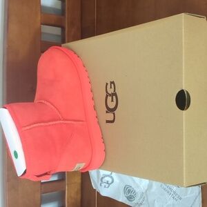 Brand New still in box UGG Classic Mini II, Size 8, red
